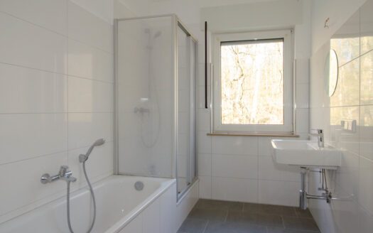 Badezimmer EG links